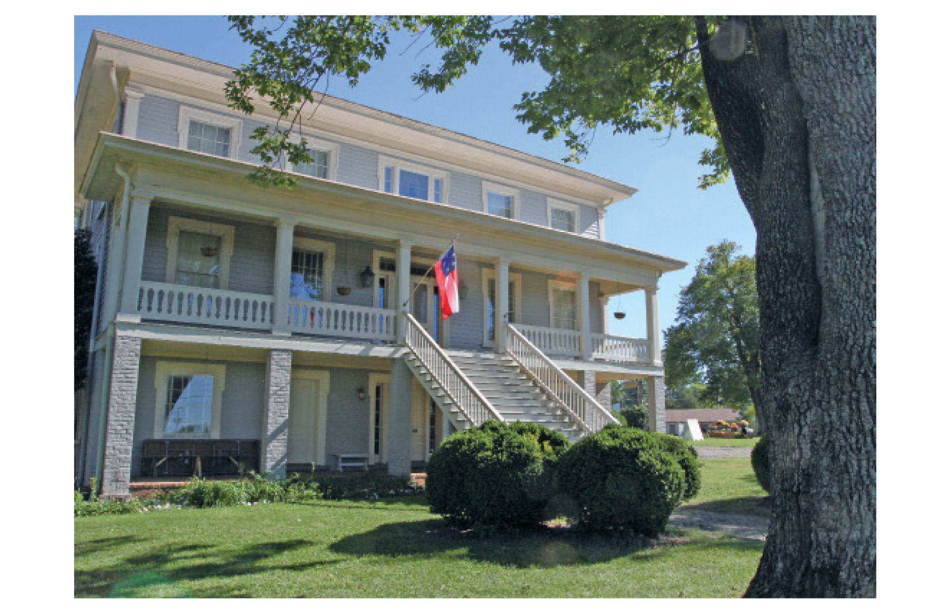 In Gordonsville, History — and Historically Good Fried Chicken